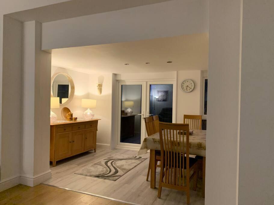 Historic Picturesque Apartment Pembroke Buitenkant foto