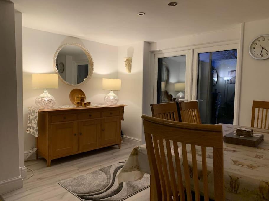 Historic Picturesque Apartment Pembroke Buitenkant foto